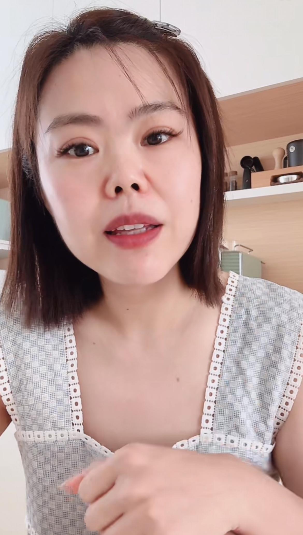 苦茶丹丹香，暗指国宾没能耐，男人靠不住！
伙伴们，现在指不上男人，人家能给你花多