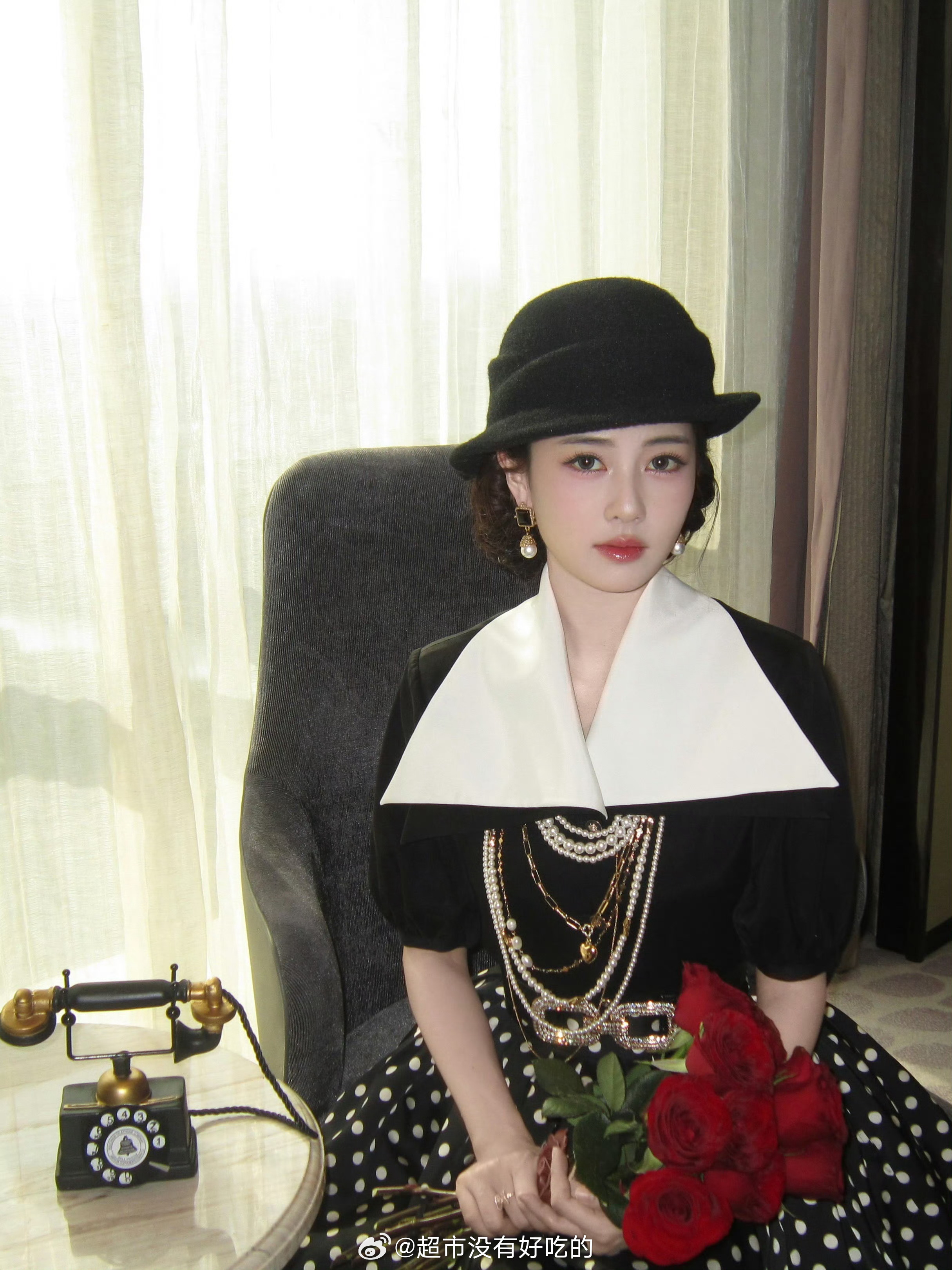 白鹿留洋大小姐造型腿妈分享新鲜的白鹿，大小姐好美 