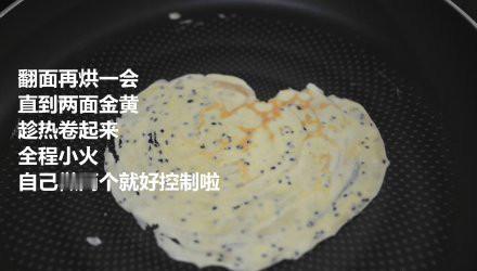 【平底锅版酥脆鸡蛋卷】好吃到掉渣，因为手工操作不可能抹到面糊一样平，自家吃也不必