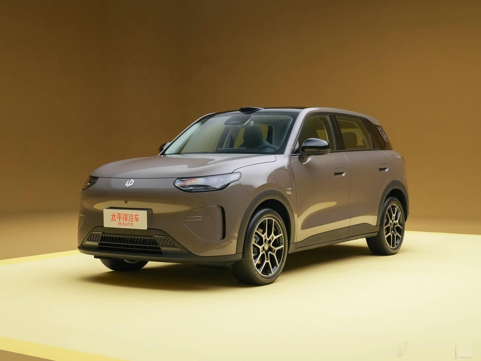 A股跌破3600点 给韭菜们推荐点车。1零跑A10。才6万块，续航300出头带快
