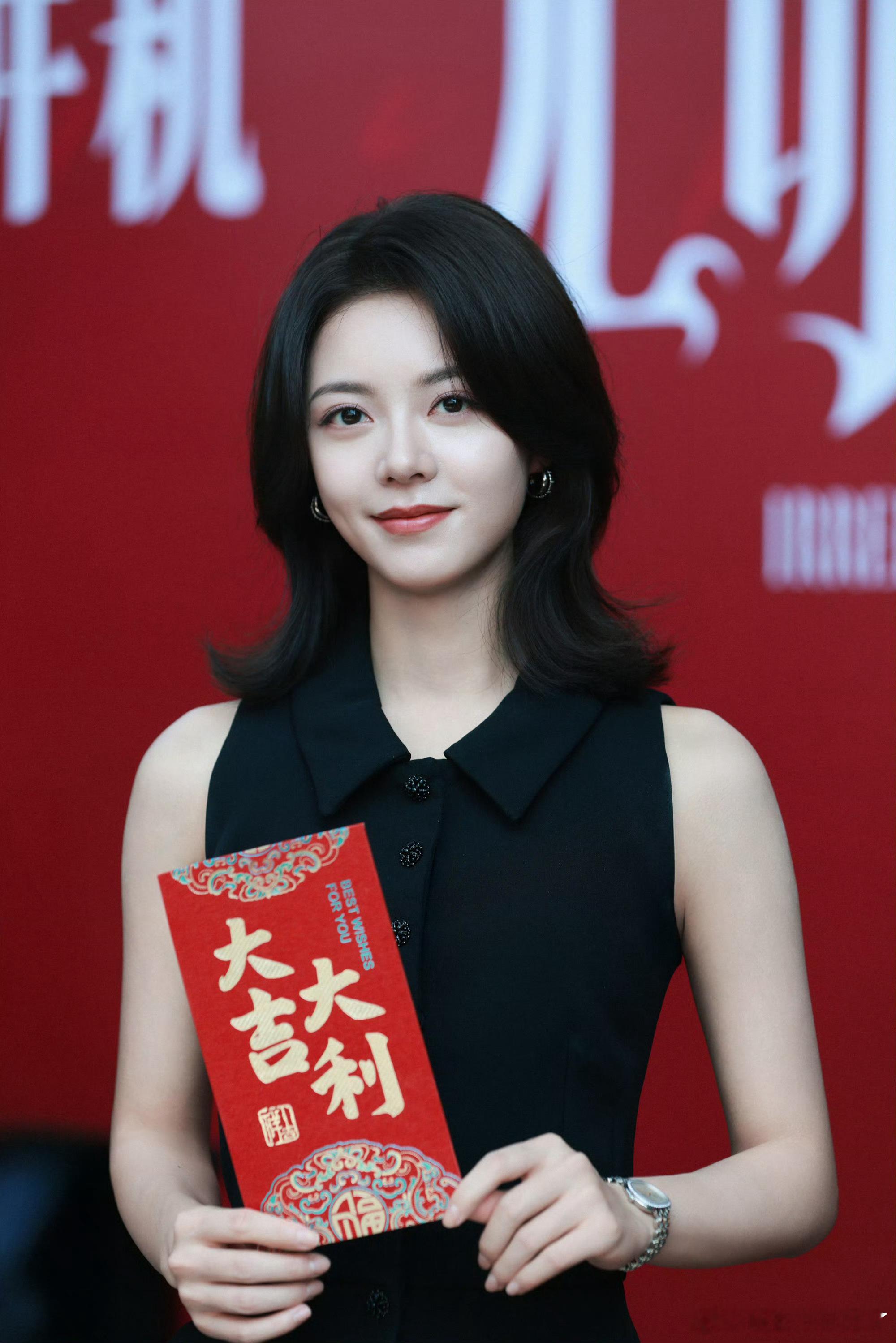 赵今麦这妆造完全看不出她是00后的 ​​​