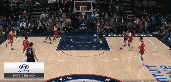 这传球不得不说哈登艺高人胆大，洛佩斯和哈登的精准配合，这这传球智商，还有人喷哈登