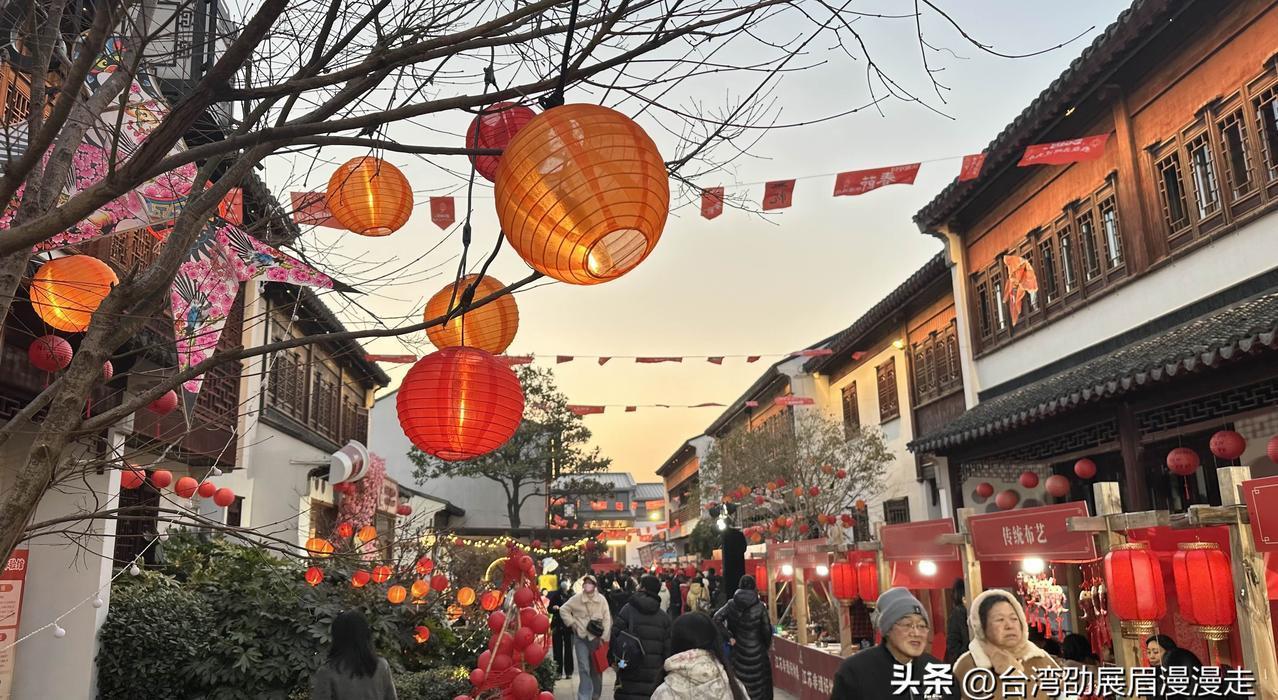 一个人在苏州过春节，

300块钱买齐年货，

这年过得真不热闹。

腊肠两包、