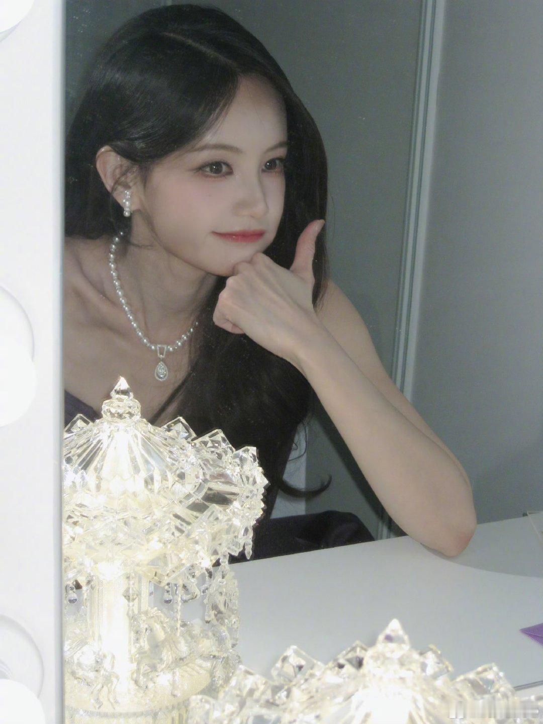 李一桐 女人的背后永远是我们自己谁被李一桐帅到！宠粉满分，新年定名“李总”，温柔