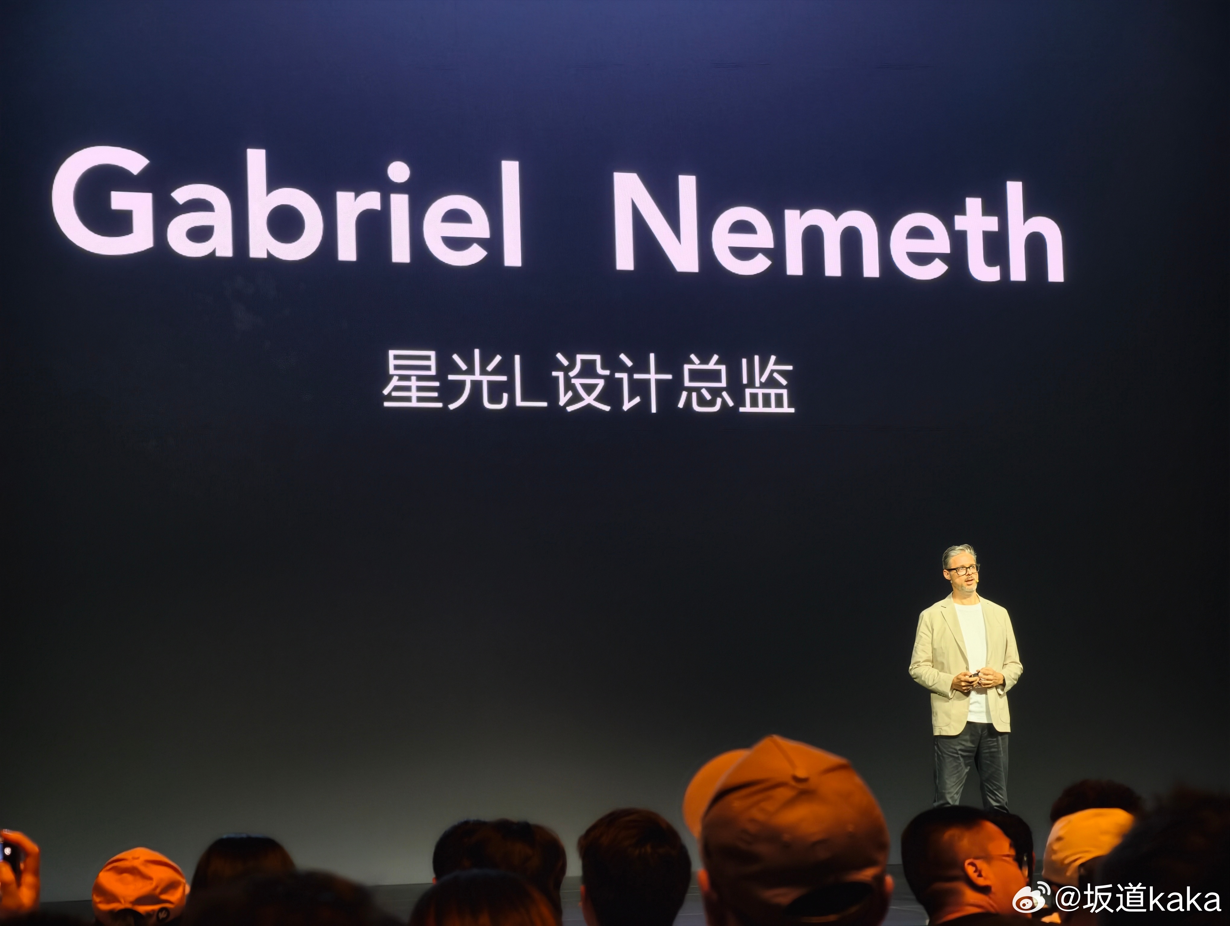 五菱星光L设计总监，Gabriel Nemeth。之前在奔驰设计团队任职15年。