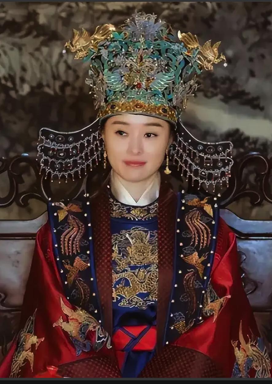 1425年，明仁宗朱高炽临终前，攥着张皇后的衣袖，说：“选五个妃嫔殉葬，陪朕走。