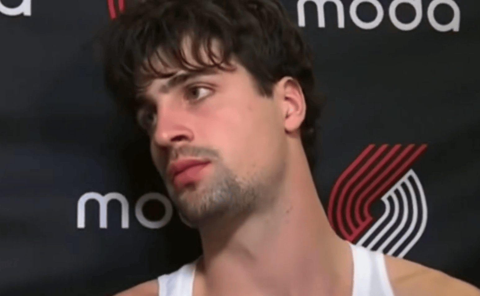 背部状态如何？阿夫迪亚：暂时不便多说，没恢复到100%状态