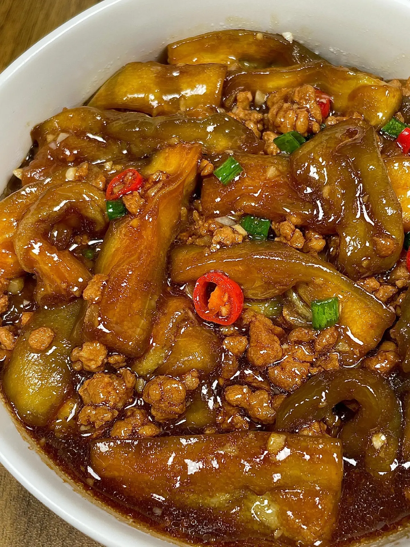 这个茄子我能吃一辈子。肉沫茄子！嘎嘎香！ 拌饭拌面嘎嘎香！ 喜欢的家人...