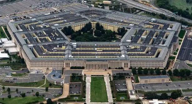 美国最新公布的2027财年国防预算一口气冲到1.5万亿美元，涨幅高达42%，直接