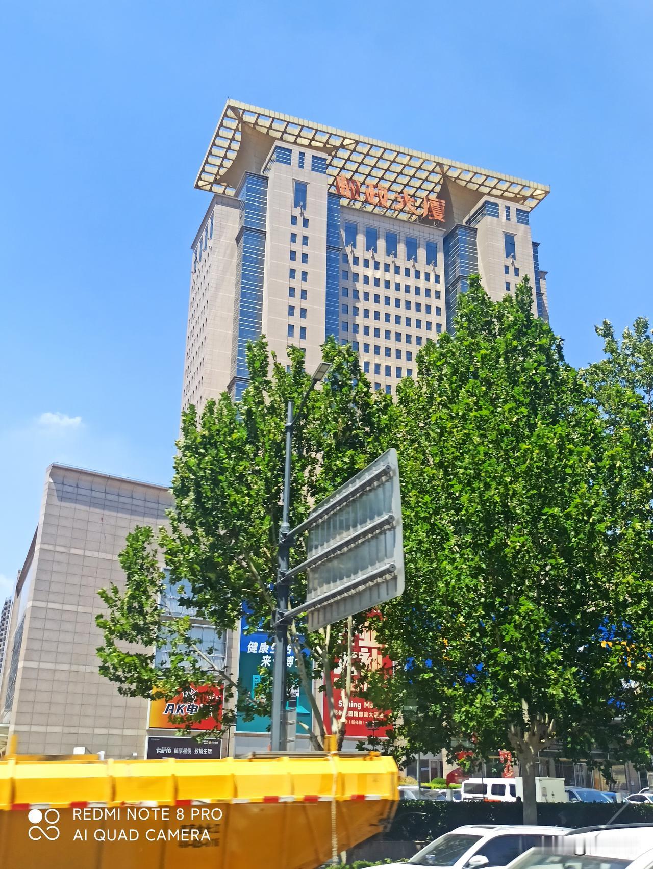 工作久了你会发现，大多数人都希望找钱多活少离家近，有社保双休公积金的。但是大多数