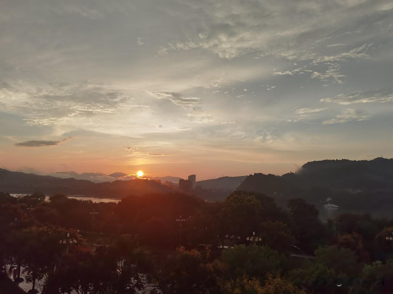 人生从来不是赶路，而在于感受！