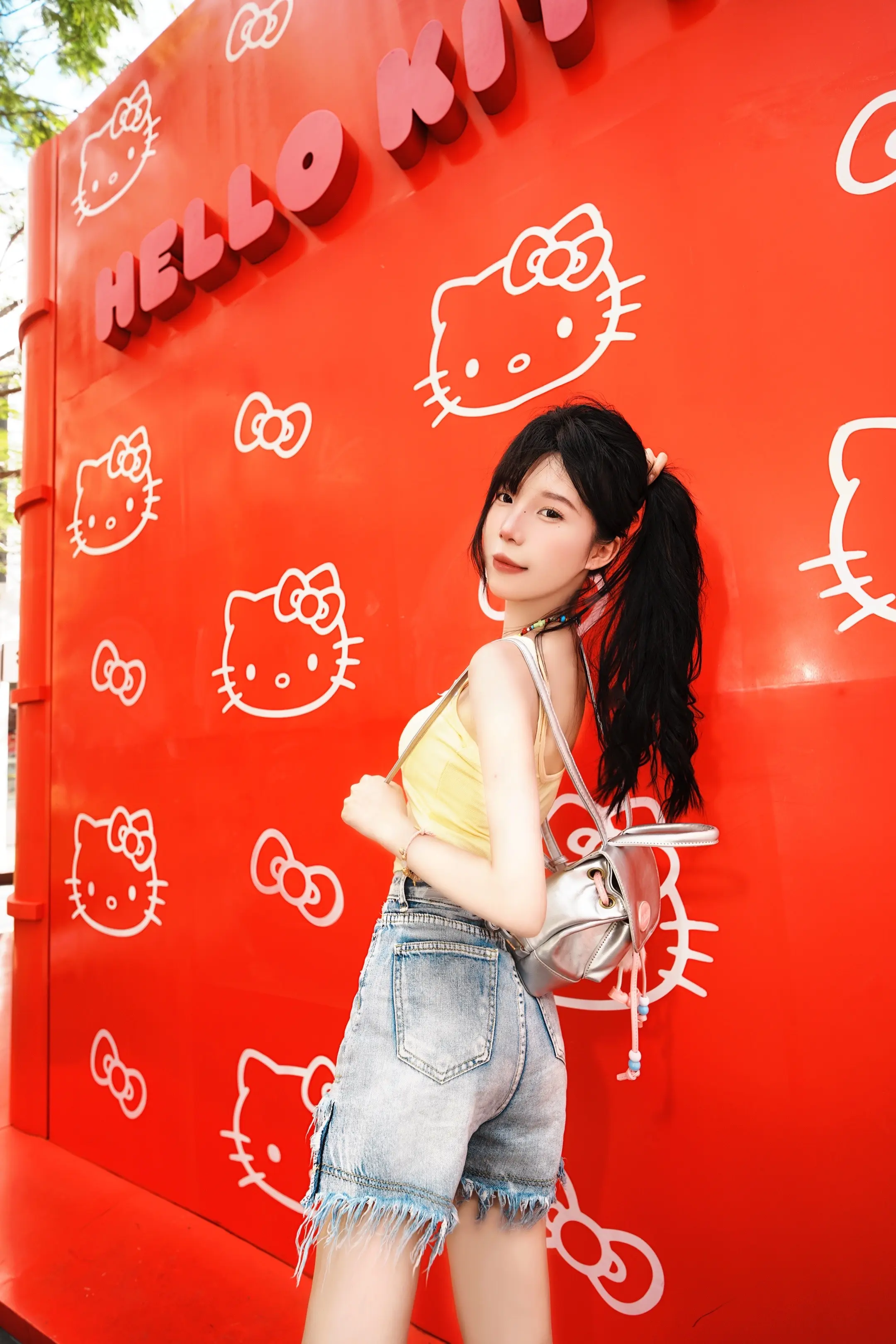 ^   ʚɞ   ^ ミ⁰̷̴͈ 。⁰̷̴͈ ミHello Kitty...