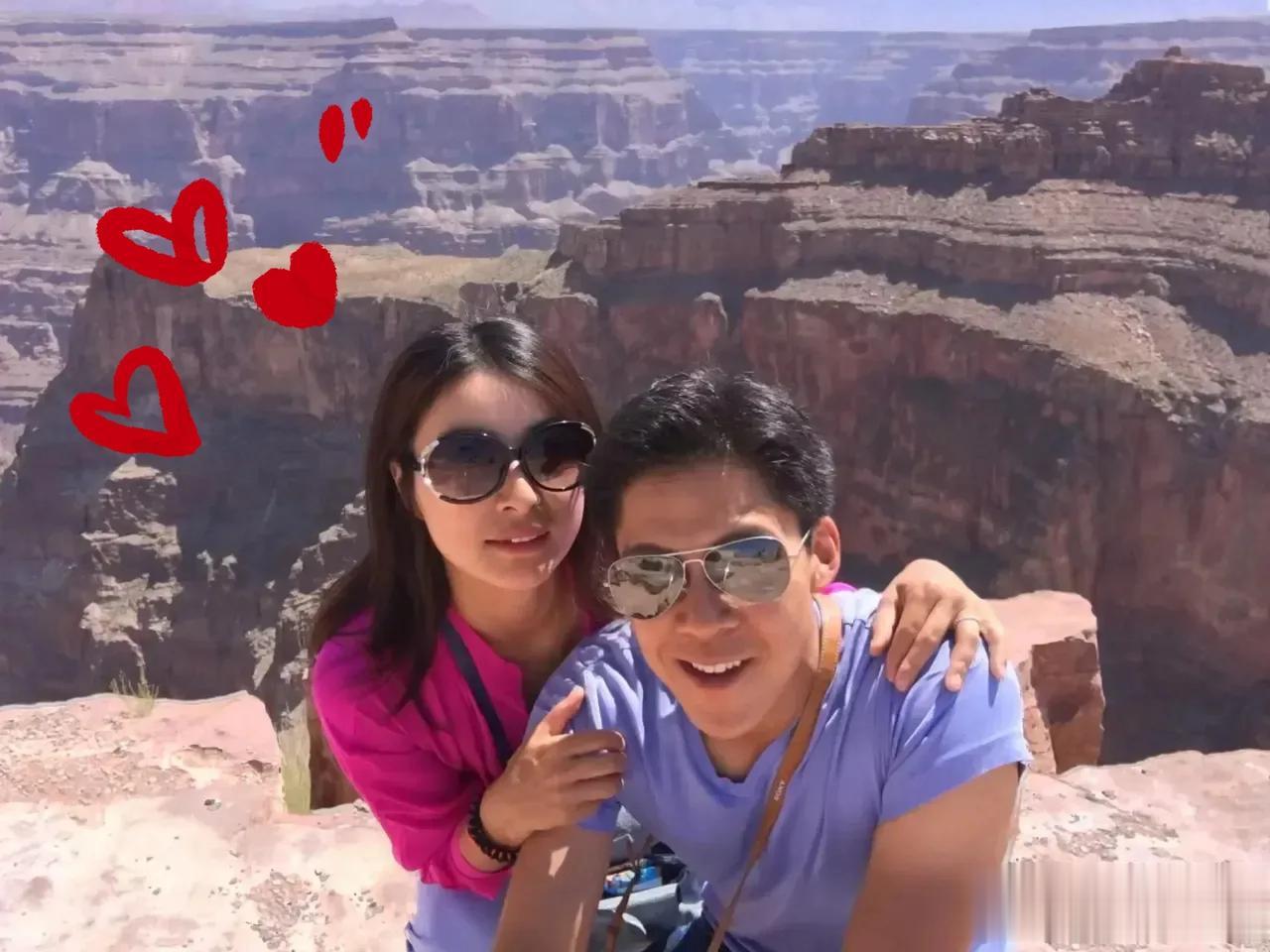 #秋日生活打卡记# 
杭州亚运会开幕，香港代表团团长霍启刚，护旗手郭晶晶！郎才女