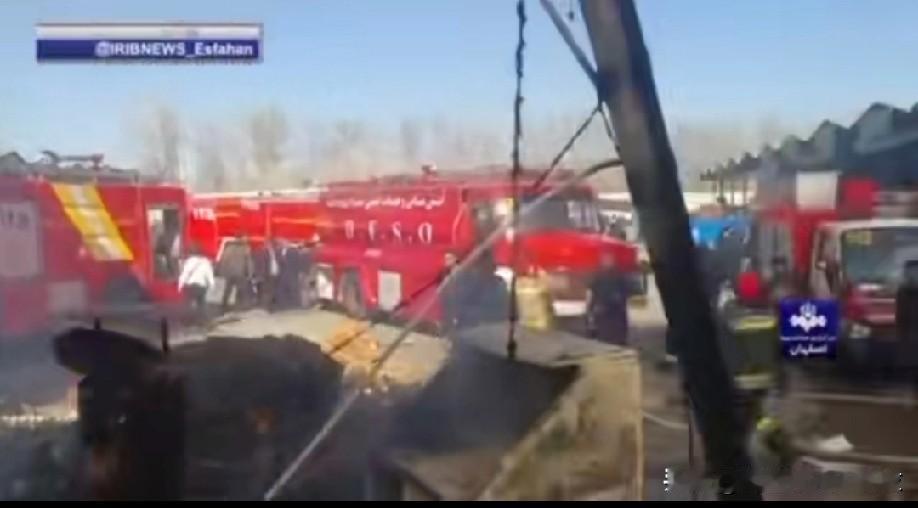 伊朗军用直升机坠毁水果市场，四人死亡。
路透迪拜 2 月 24 日电 —— 据伊