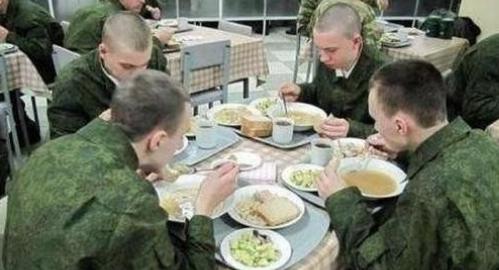 1994年，俄罗斯军方大手一挥，从中国订购了5000箱泡面当军粮，谁知，货刚到没