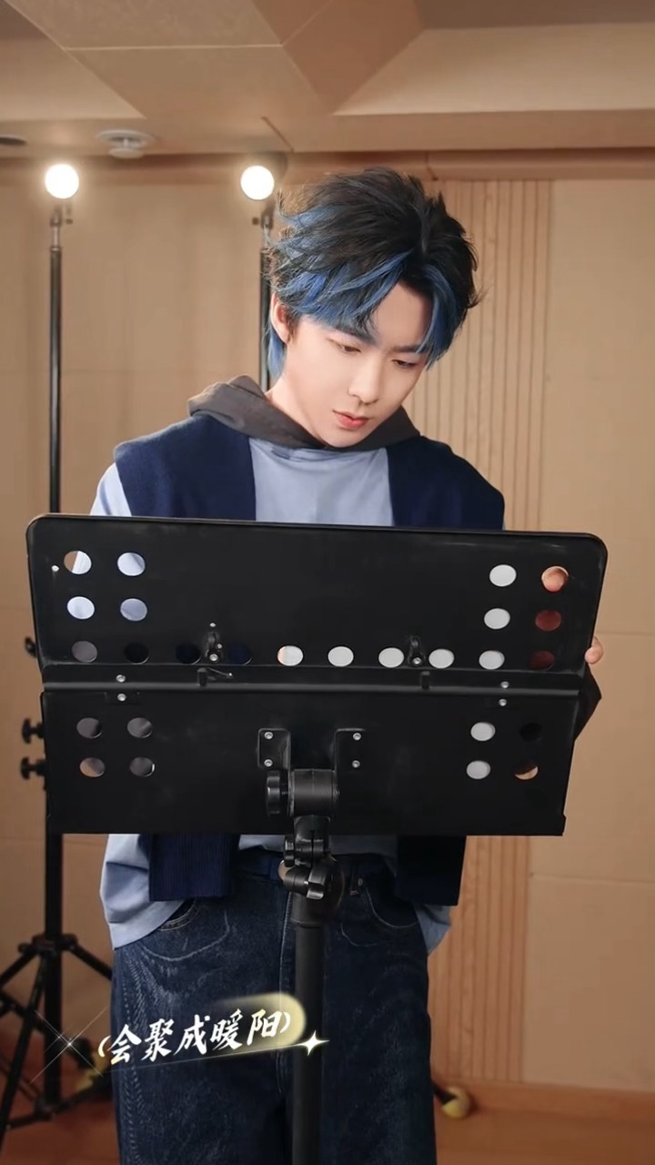 摩登兄弟刘宇宁平凡的日子借一点光MV刘宇宁新歌MV片尾致谢宁：“我最近在学习一件