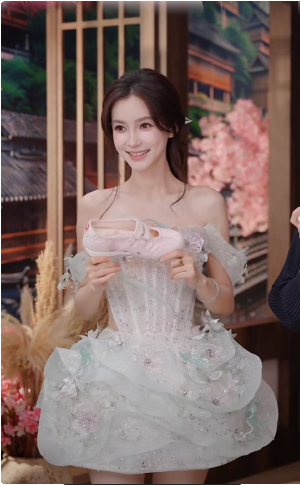 神秘榜一豪刷霸屏直播间！Baby脱口两声呼唤，藏尽初代跑男旧情 