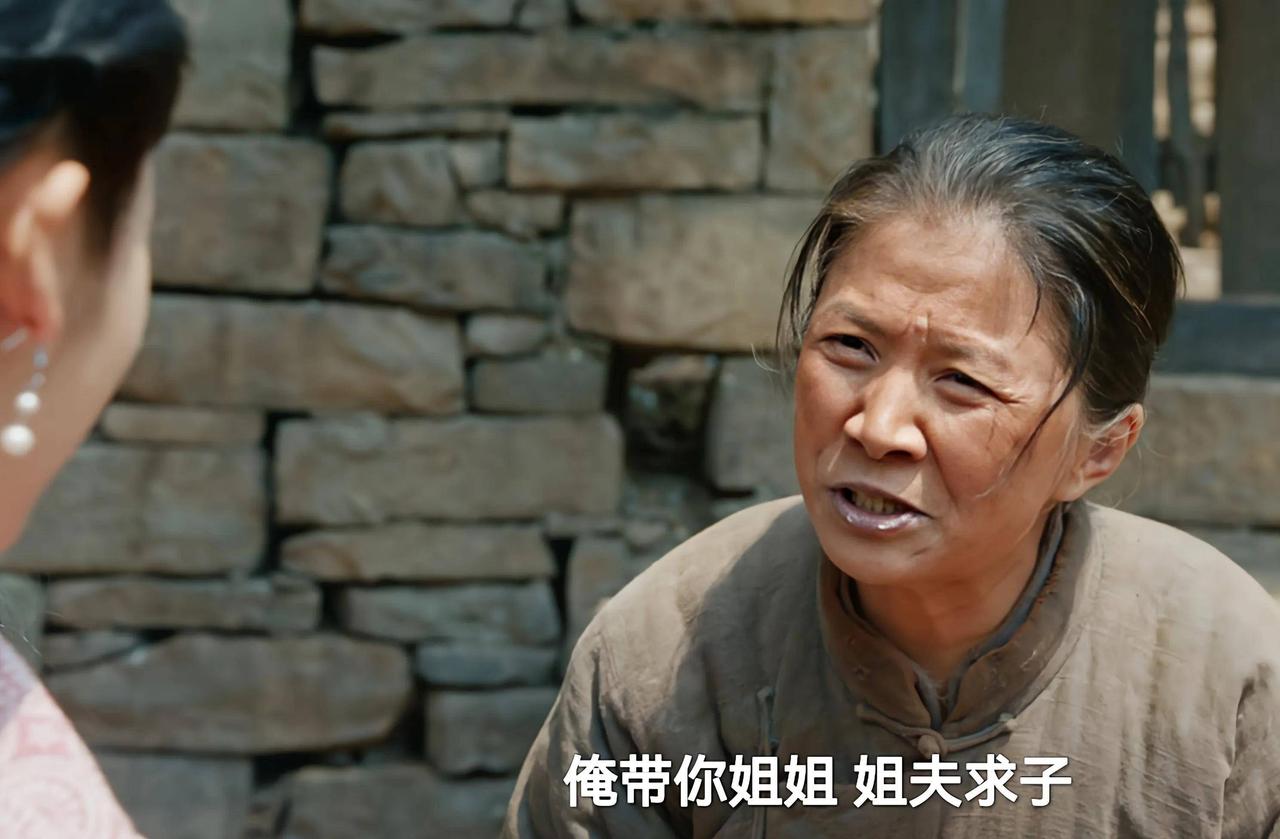 你被 《生万物》里“大脚娘” 的哪个细节打动了？
谁还没被《生万物》里迟蓬演的 