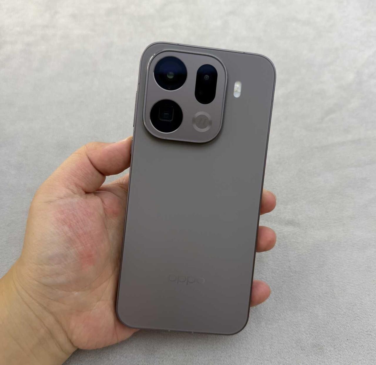 🆘谁懂啊，这手机太高级了！
OPPOFindX9Pro 绒砂钛 16加512 