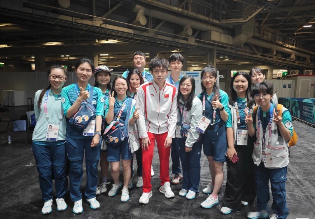 捡一张楚钦老师巴奥的合影📷 cr:ufo1233321 