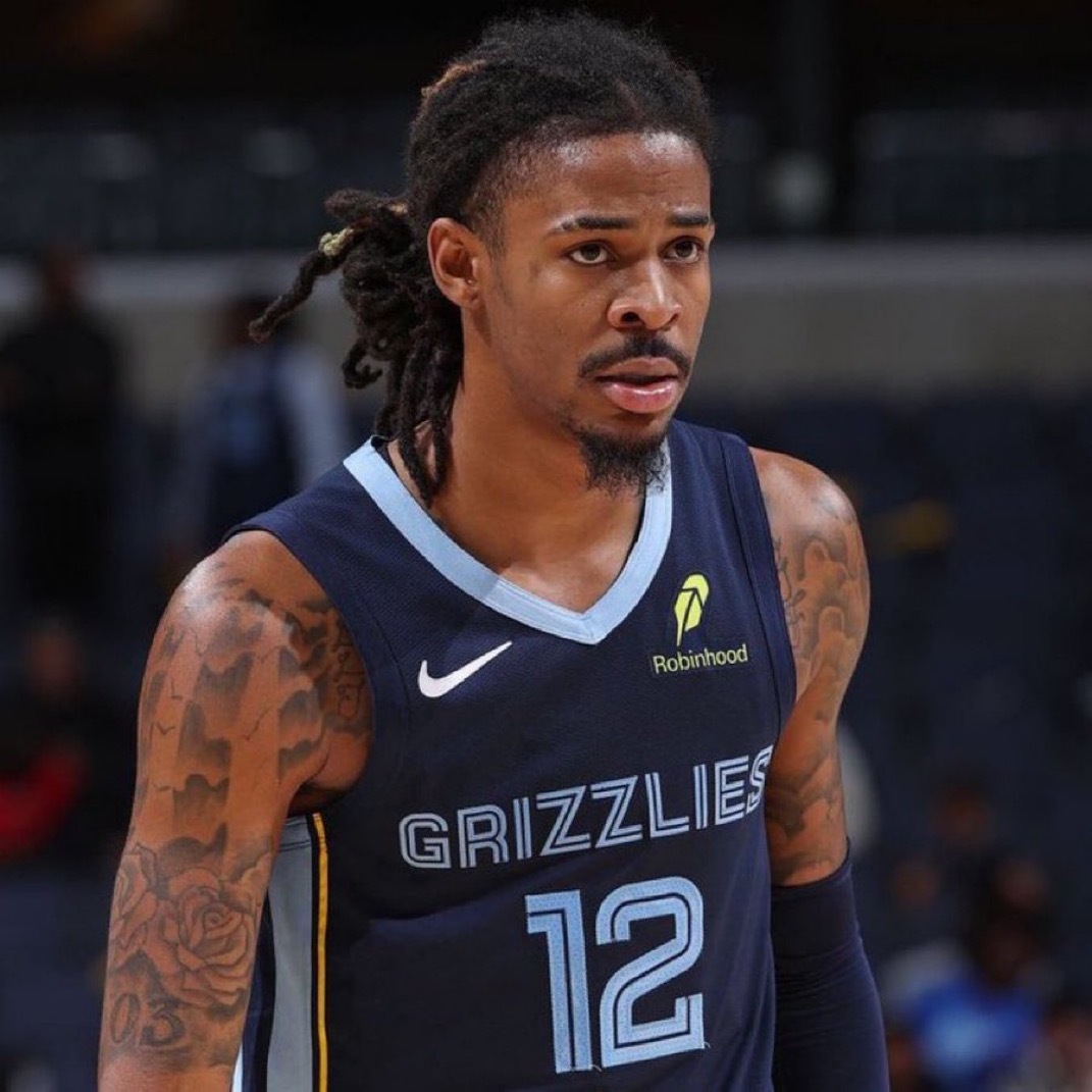 在灰熊队最后一场主场比赛中，每位球员都将自己的球衣赠送给一位球迷，以示感激之情，