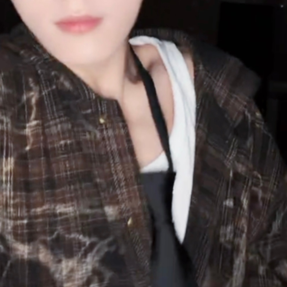 【10726】怎么穿的衣服！ 