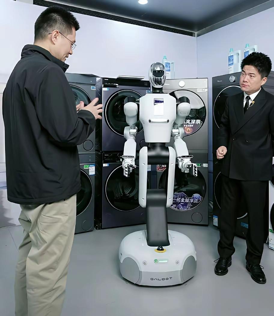 机器人还是不看好的
不是说它的成本低
也不是说机器人不用交五险，而是机器人后期维