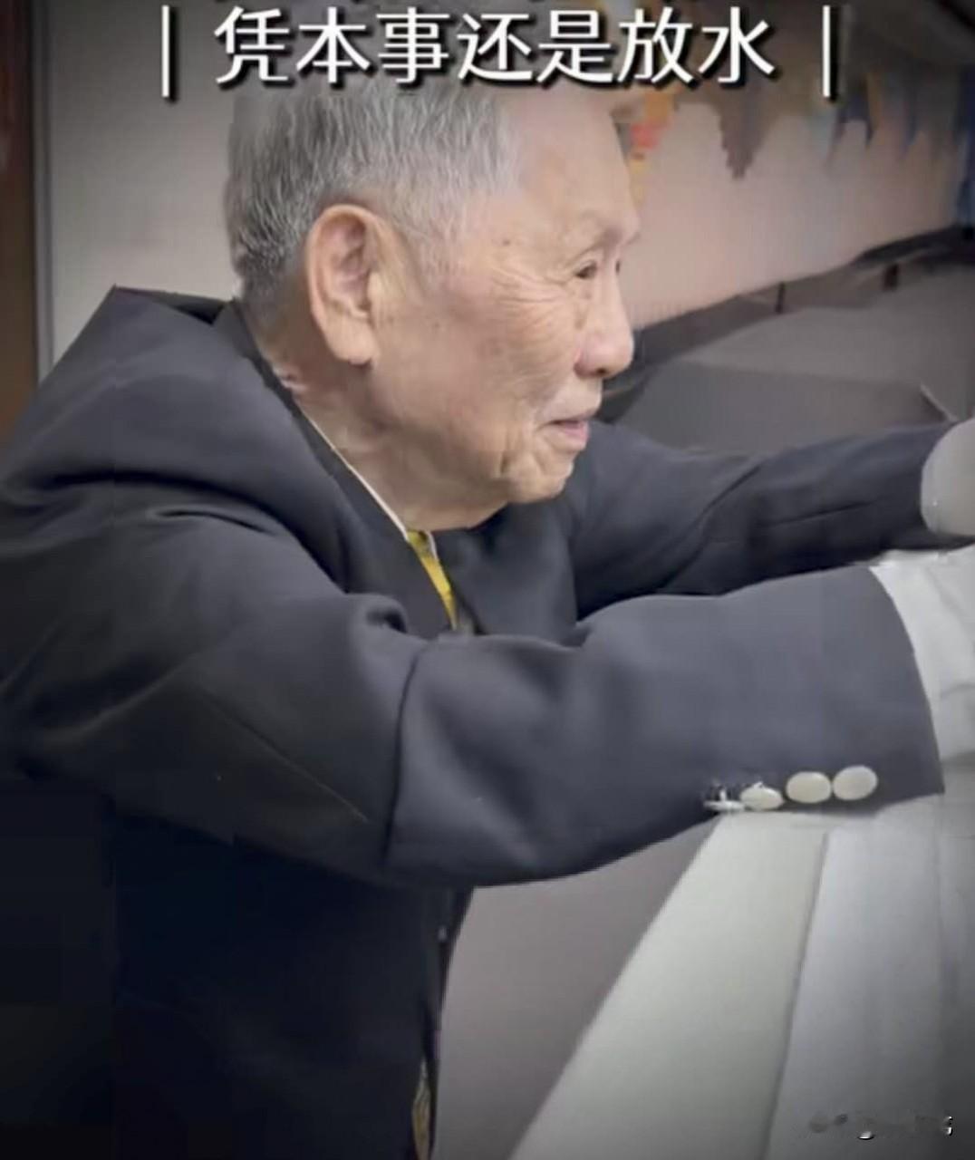 哈哈，一聊到打麻将，有着“ATM机”称号的帅化民脸上就洋溢着笑容，而且眼神里满是