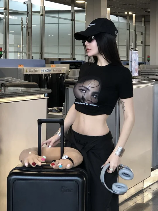 Flight Diary｜黑色系机场松弛感拍照姿势✈️