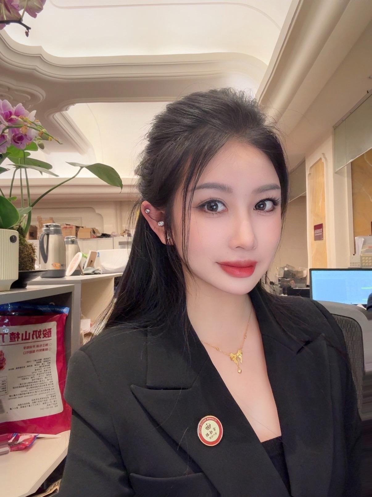 “我的三观和教养告诉我，要真心对待每一个人，但我的经历告诉我，不是每一...