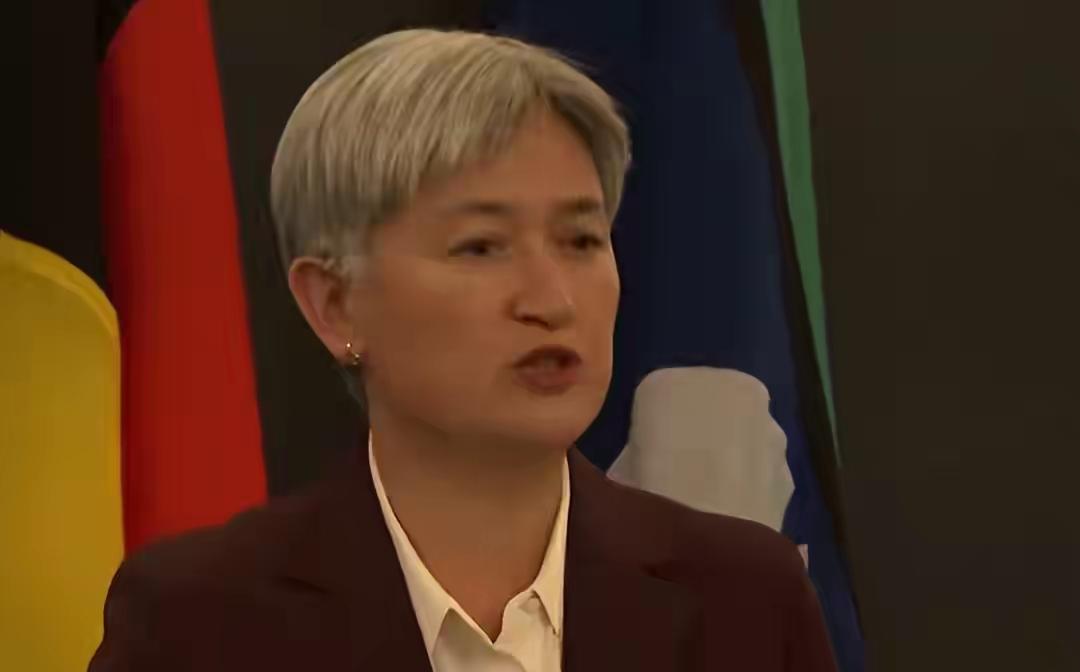 4月29日，澳大利亚外长黄英贤在北京传来消息，中国正式同意和澳大利亚企业开展航空