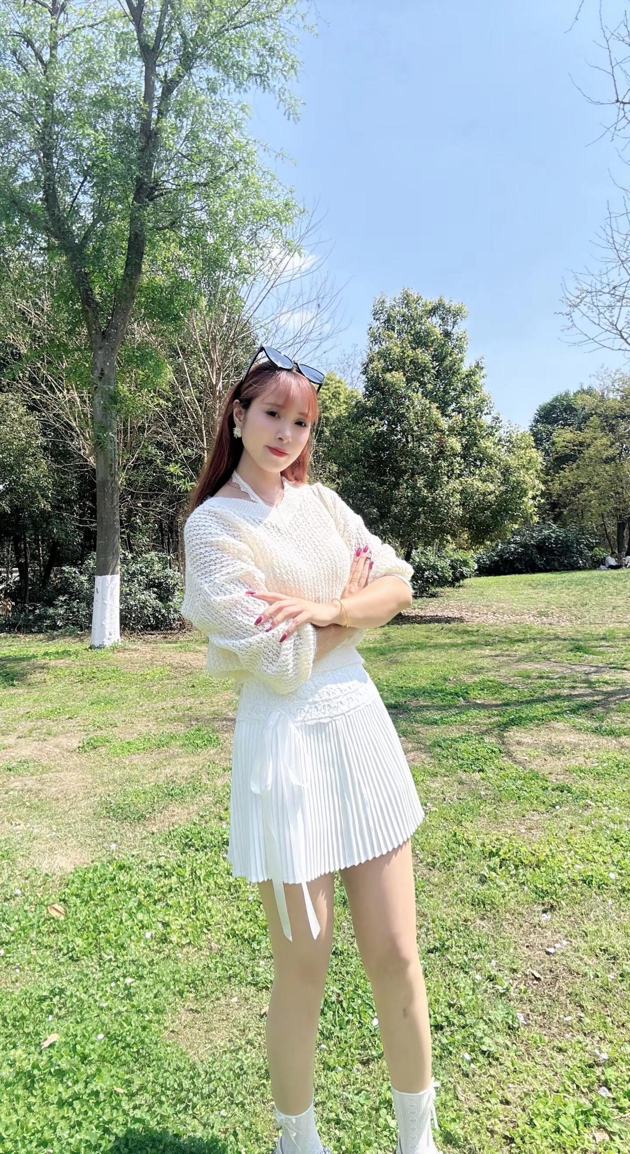 你最美的样子，是青春散场后的纯真不改，是人到中年后的真诚善良，是琐碎生活里的淡定