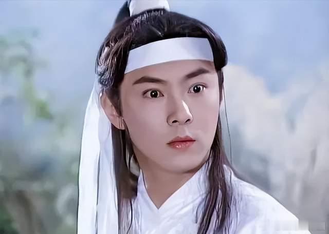 #张卫健回应被称古装美男#  童年男神被问如何回应古装美男，虽然本人害羞表示都过