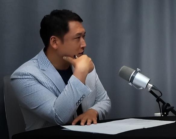 韩国专家太敢说了！

有一位韩国专家表示，如果美国将所有的军事力量，包括十一艘航