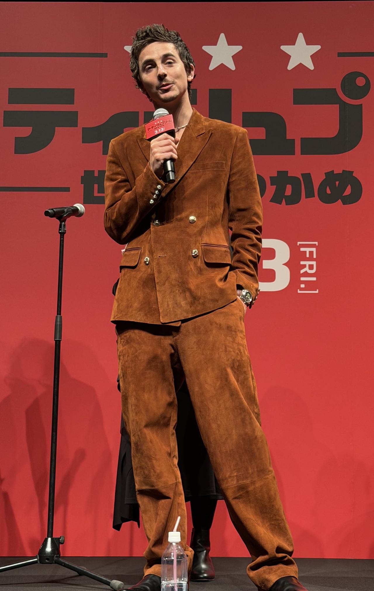 最近，美国男星甜茶到日本宣传电影《至尊马蒂》。造型好土，我不能接受。