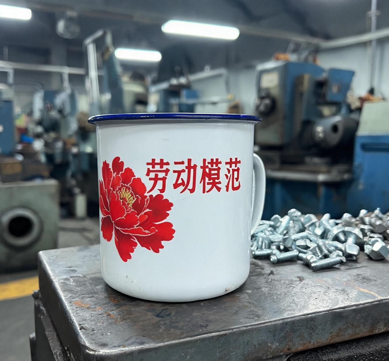25岁到40岁的打工人进来报数，这杯子你要是敢用在自己工位上，我敬你是条汉子