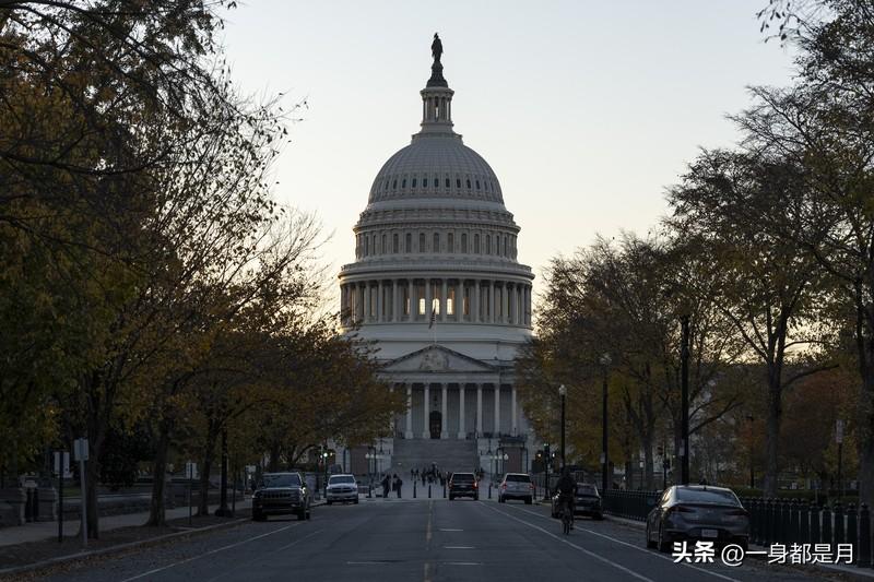 美联邦政府依旧停摆
从今年十一开始到今天
联邦政府因为工资问题已经停摆36天
创