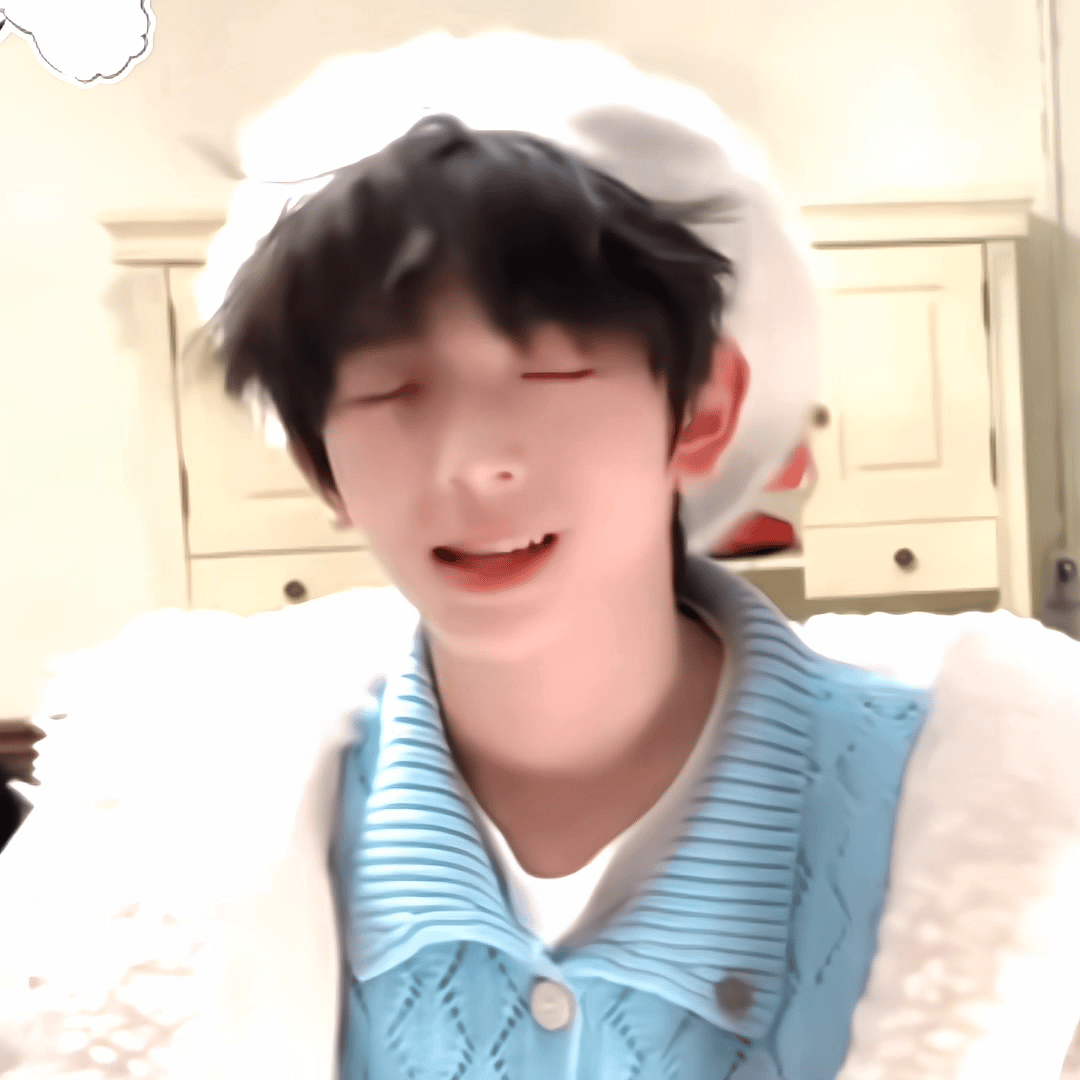 < miss1u... 🤍🩶 
