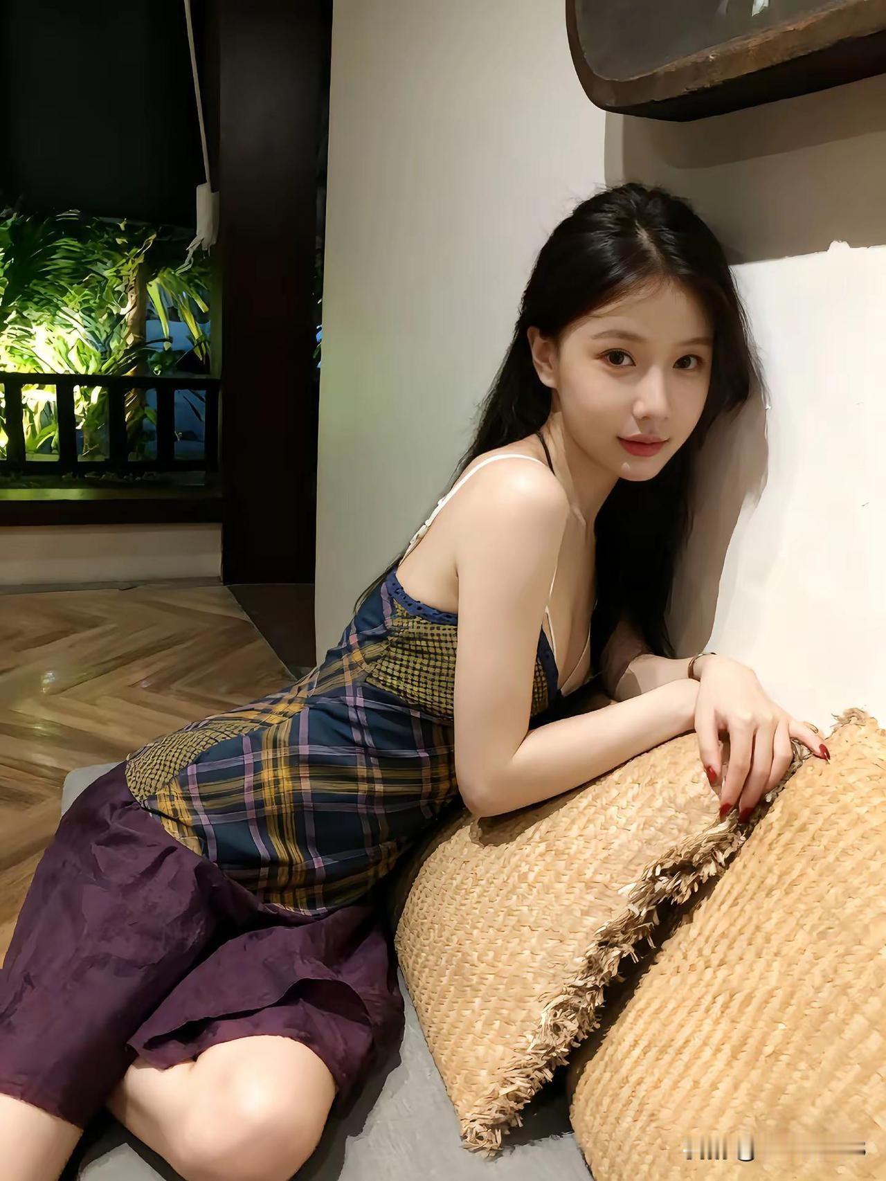 倚栏思旧梦，花影入帘来。