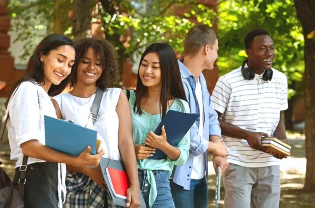 #秋日生活打卡季#上海财经大学的就业情况整体较好，以下为您详细介绍
 
就业率较