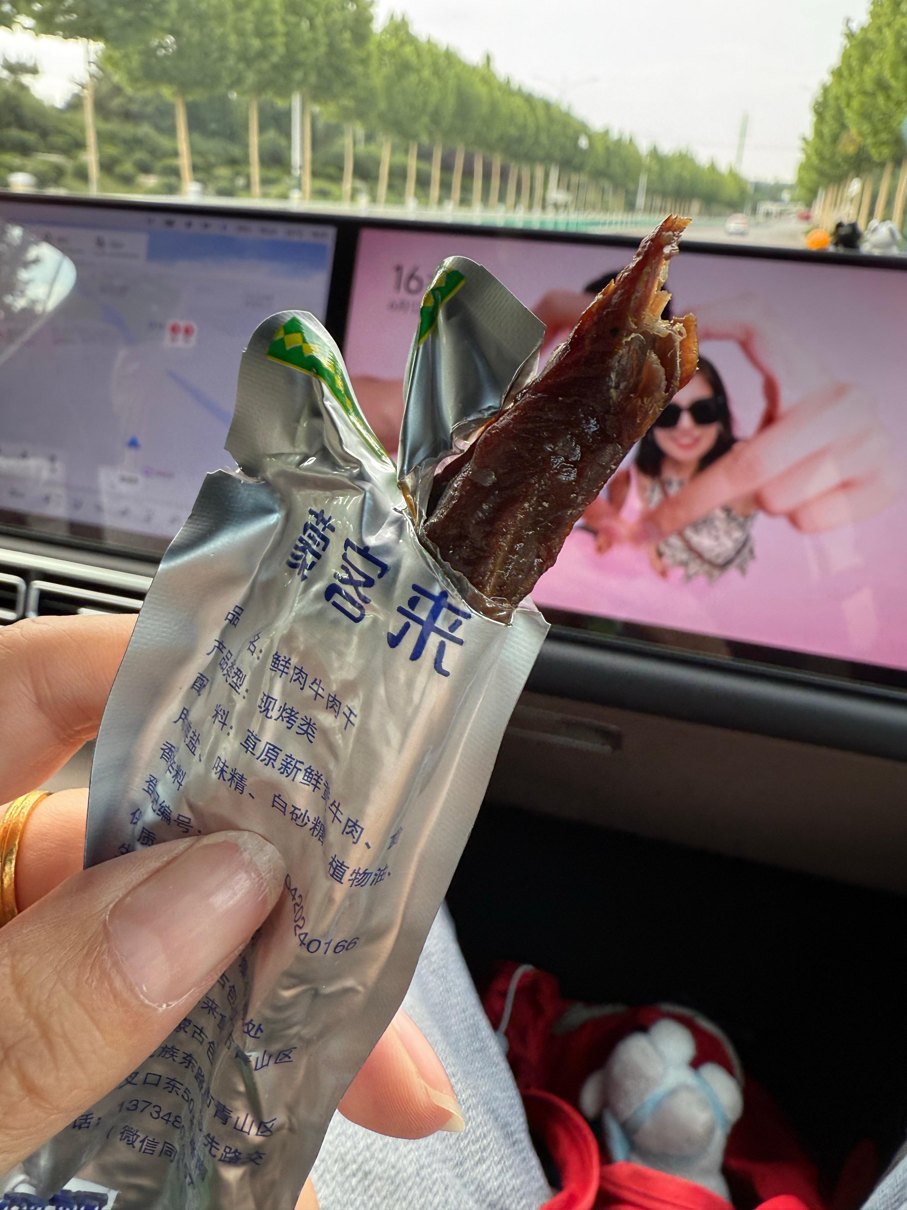 爽歪歪了，请假出去浪安排德华去学校接大宝，然后带他去吃饭，再把他送去补习班