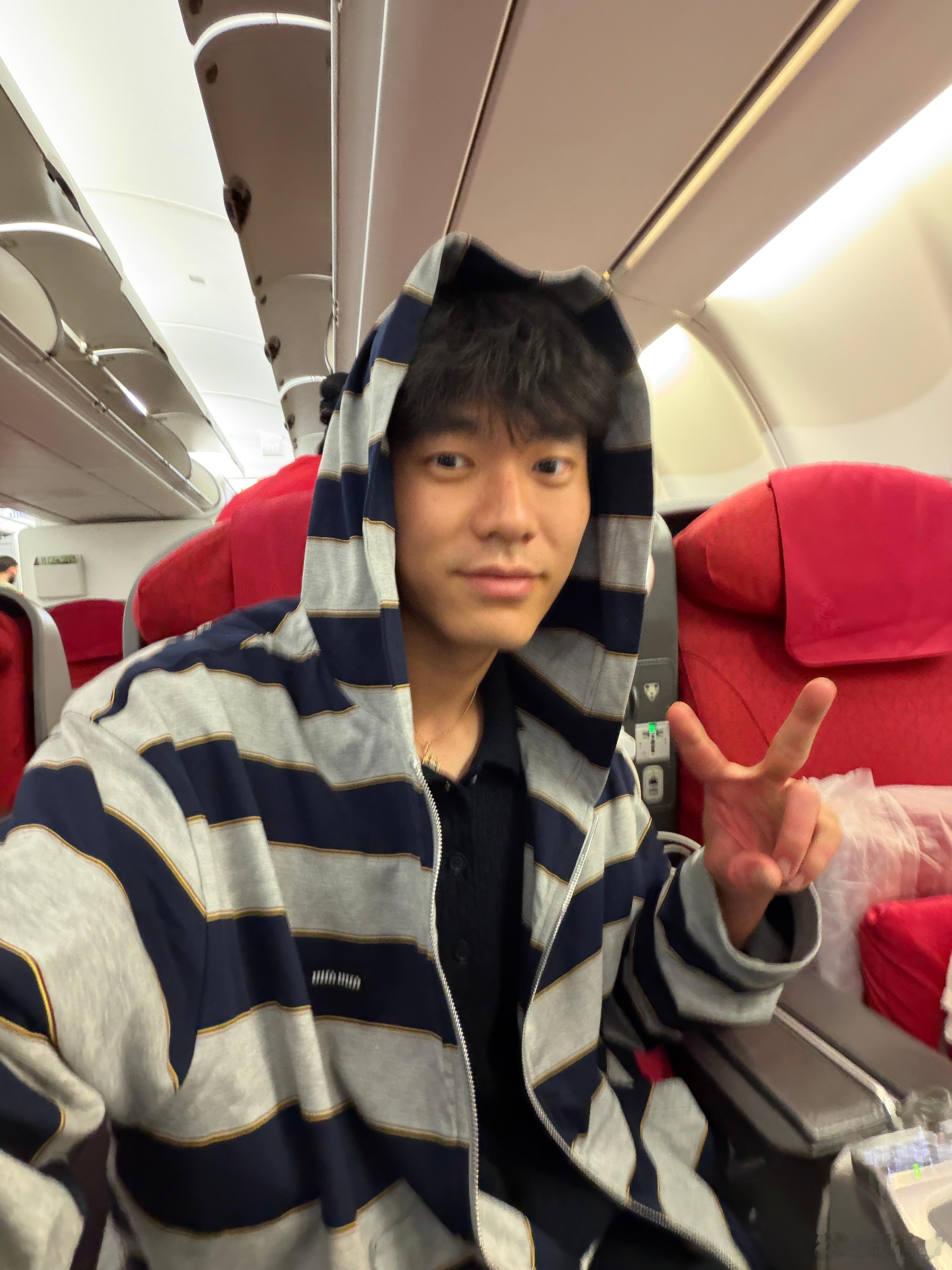 这段时间踢比赛一直带着伤，邵导知道情况后特意跟教练组沟通让我趁着间歇期好好休息养