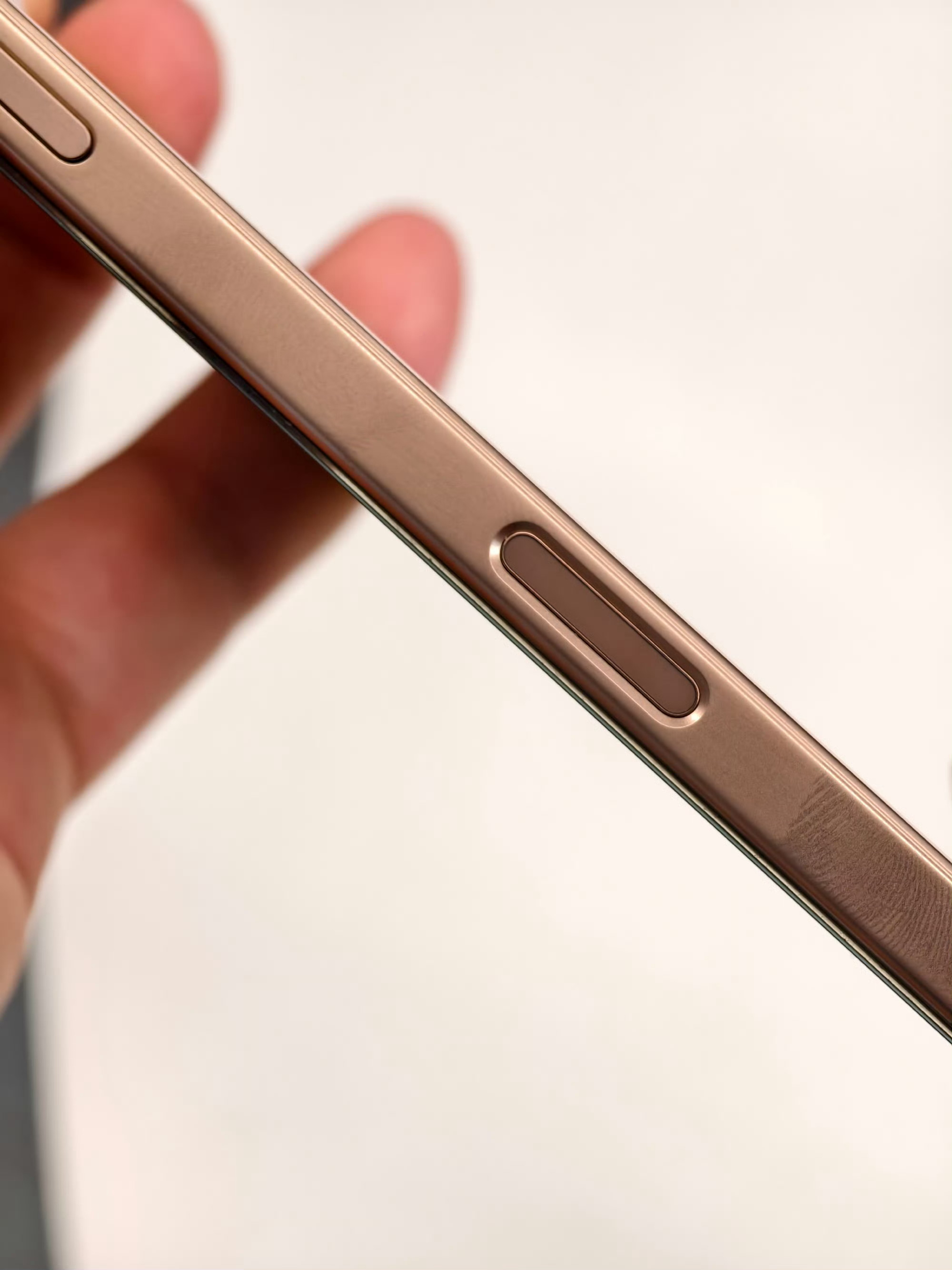 iPhone没有一个按键是多余的 难道大家的拍照按键经常用吗这玩意我平时都很少打