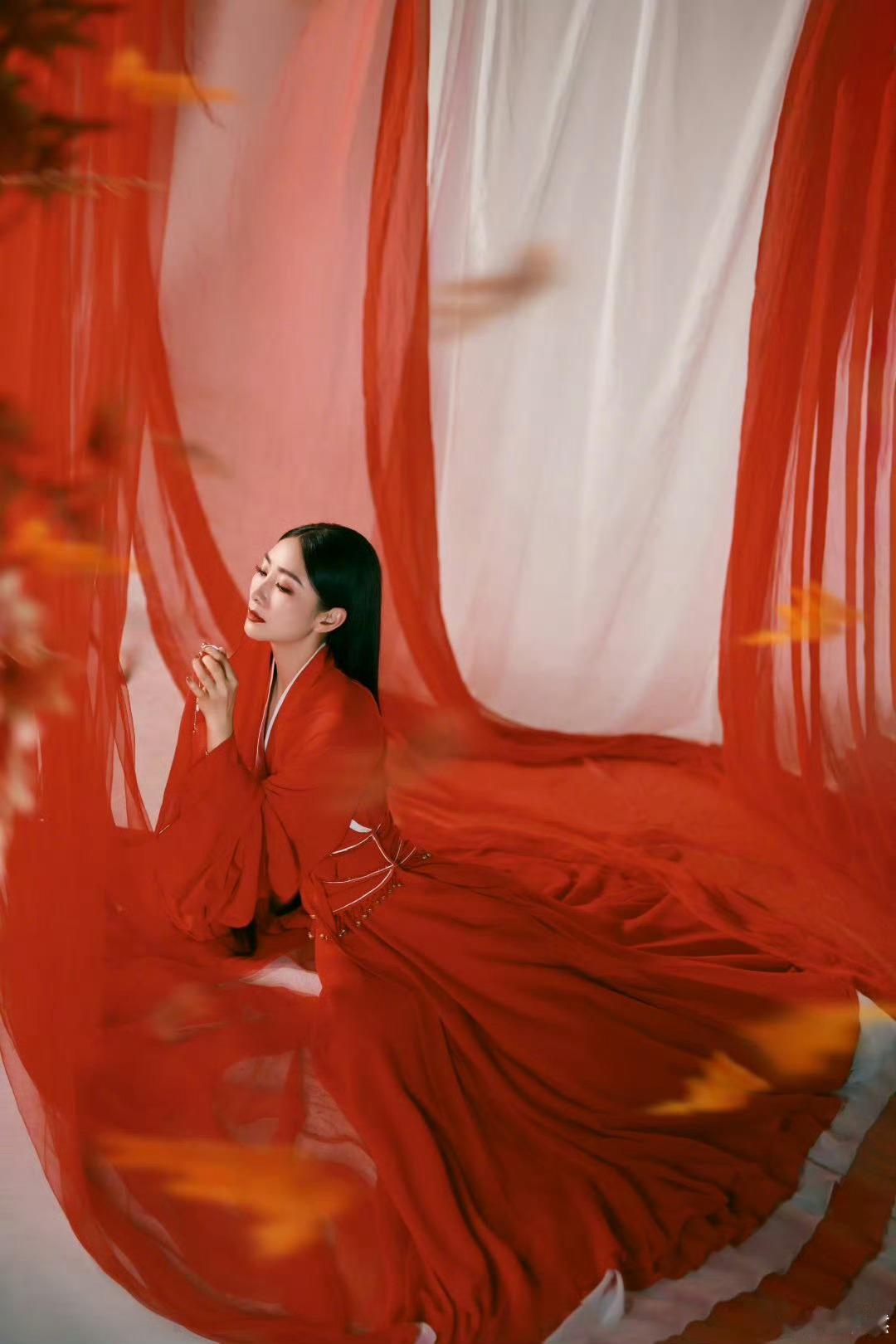 陶昕然哭了陶昕然初舞台彩排版真的挺震撼的！没有诠释出来真的太遗憾了！ 