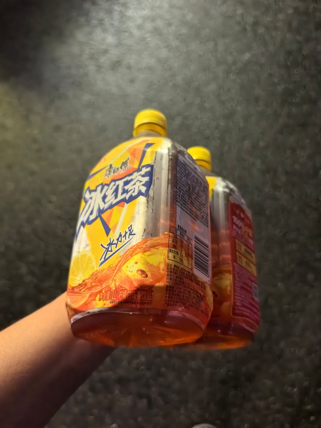 冰红茶ProMax，一买就是两瓶。​什么实力不用多说了吧！ ​​​