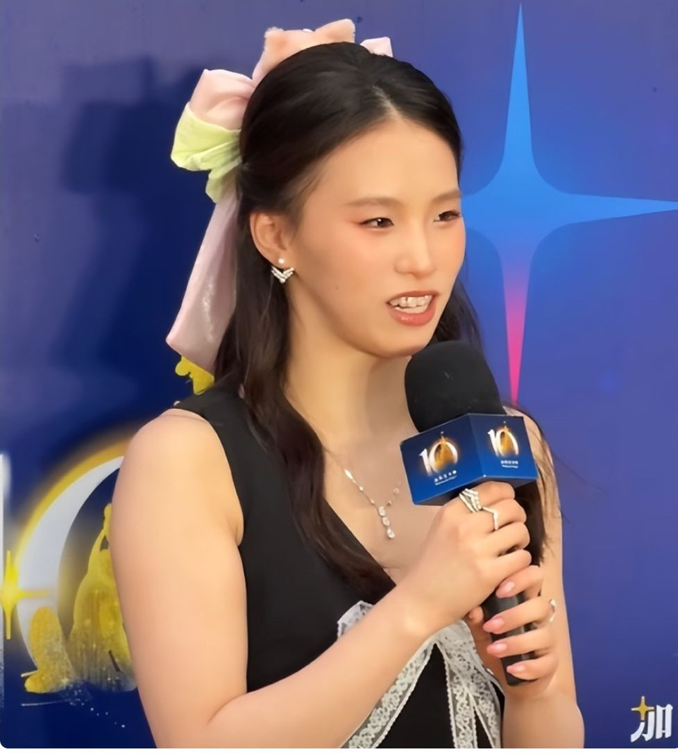 陈芋汐与多位女明星同台气质不输！年长5岁成绩不降反升 亚选断档第一 
