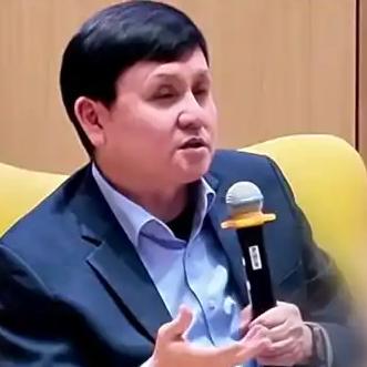 这位张教授真是站着说话不腰疼，谁不愿意早点退休？许多人只是被生活所迫，即使60了