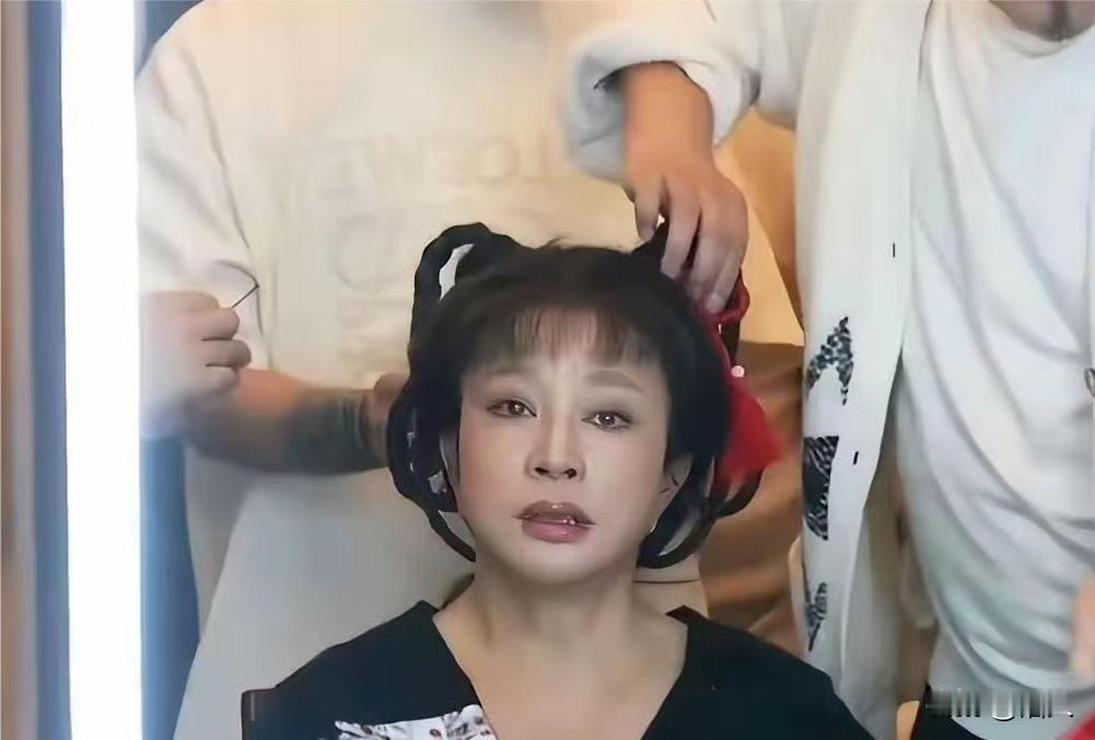 刘晓庆75岁演14岁少女              怪不得刘晓庆还敢演少女呢，压