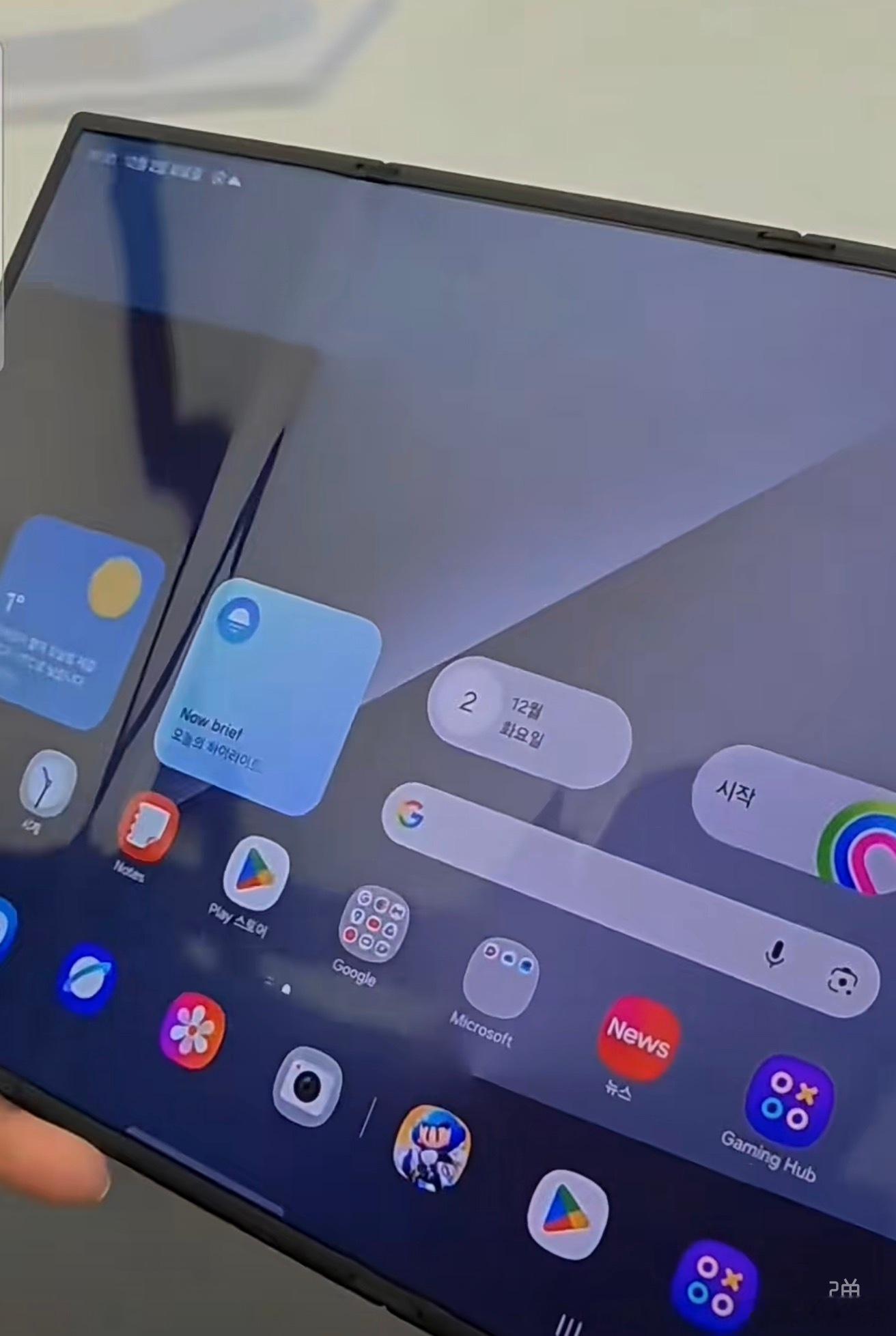 罗永浩谈三星三折叠我对三折叠热情不大，但是对跑跑卡丁车很迷恋我的童年又回来了