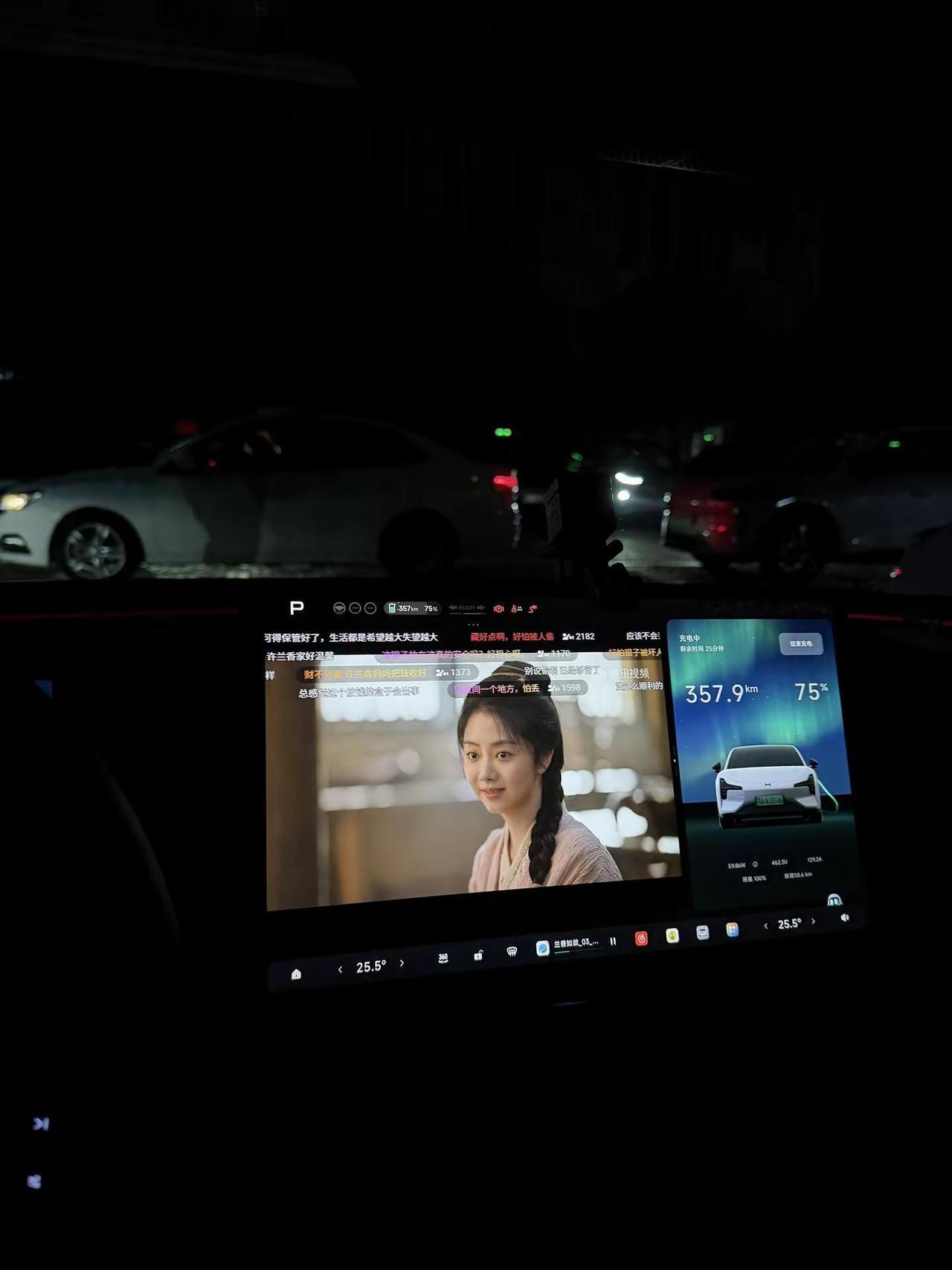 充电顺便大屏看个剧 兰香如故 小鹏汽车 小鹏mona 车内看电视